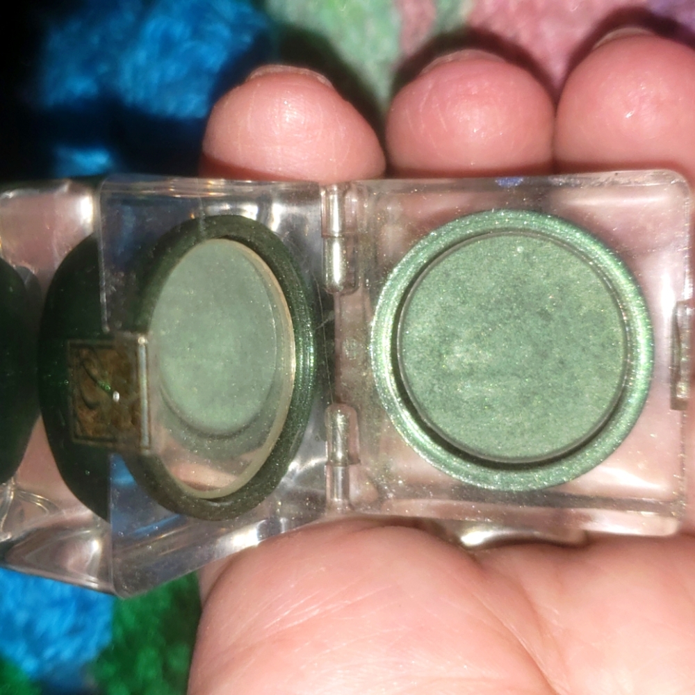 Estee Lauder Shimmering Emerald Green Eyeshadow